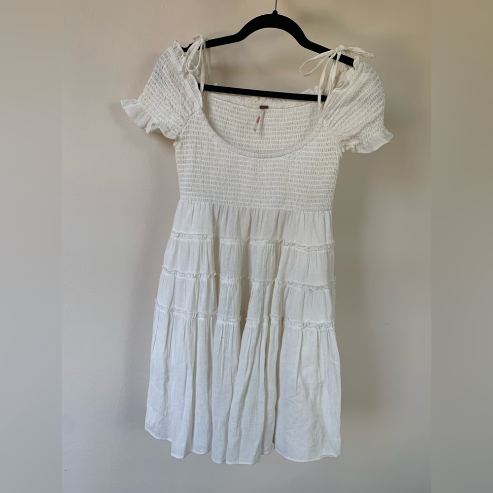 FREE PEOPLE IVORY “HAPPY WITH YOU MINI DRESS” IN SIZE XS